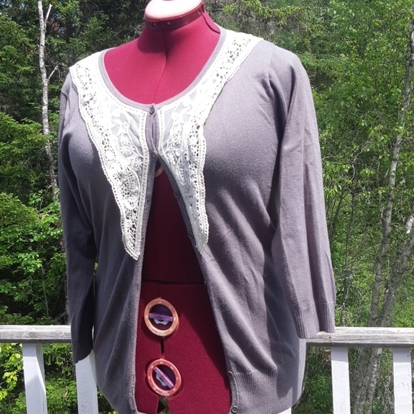 Lace Collared Sweater 207 - Picture 2 of 4